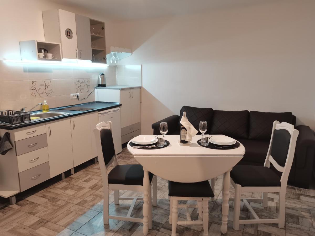 Carla'S Place Ap 2 Oradea Exterior photo
